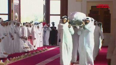 Qatar, funerali per membri di Hamas e agente uccisi in un attacco israeliano