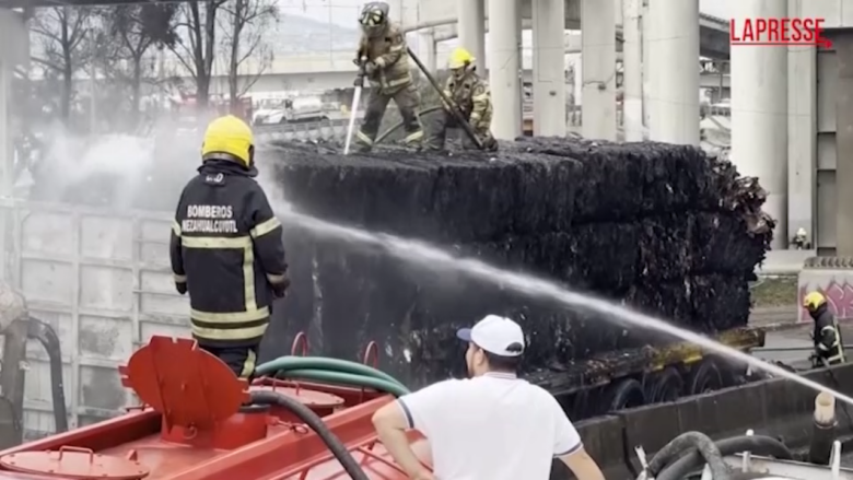 Città del Messico, autocisterna carica di benzina si ribalta e esplode: ci sono morti e feriti