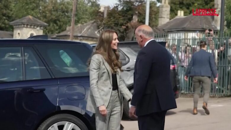 La principessa Kate visita la fabbrica di seta di Sudbury