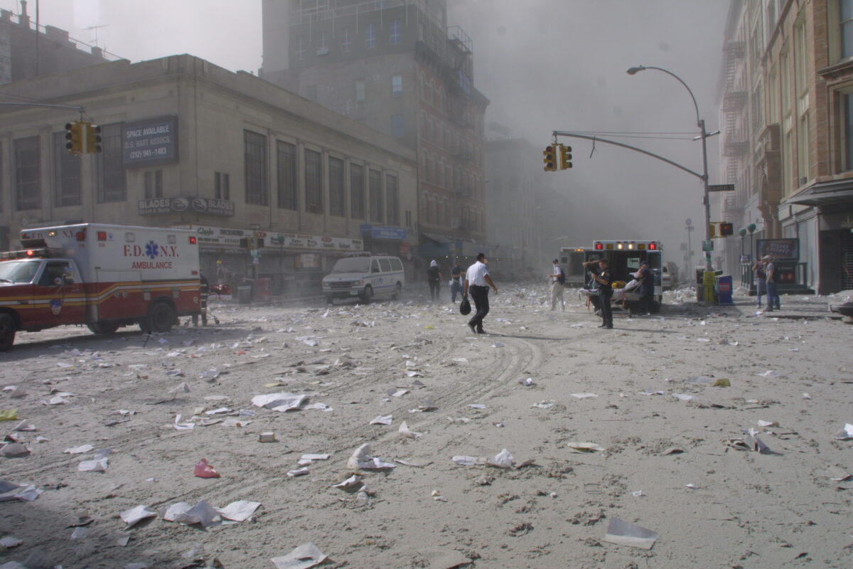 Galleria foto '11 settembre 2001, le immagini dell’attacco alle Torri Gemelle' - foto 15