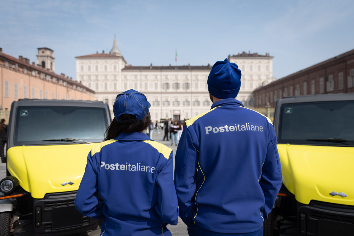 Poste Italiane, 300 nuovi mezzi green per la consegna di lettere e pacchi
