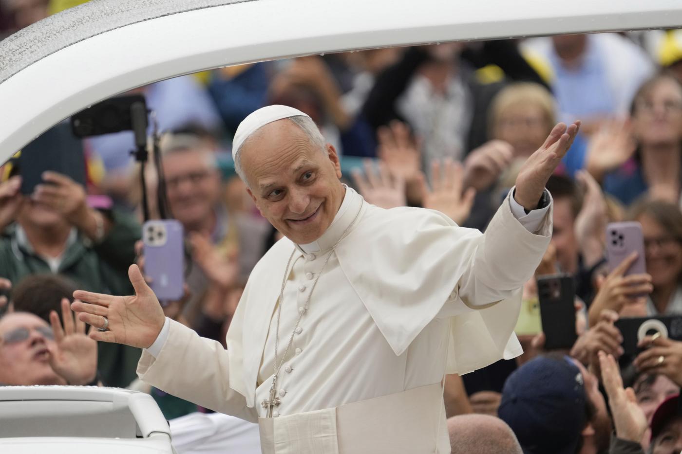 papa leone xiv compie 70 anni il primo compleanno da pontefice