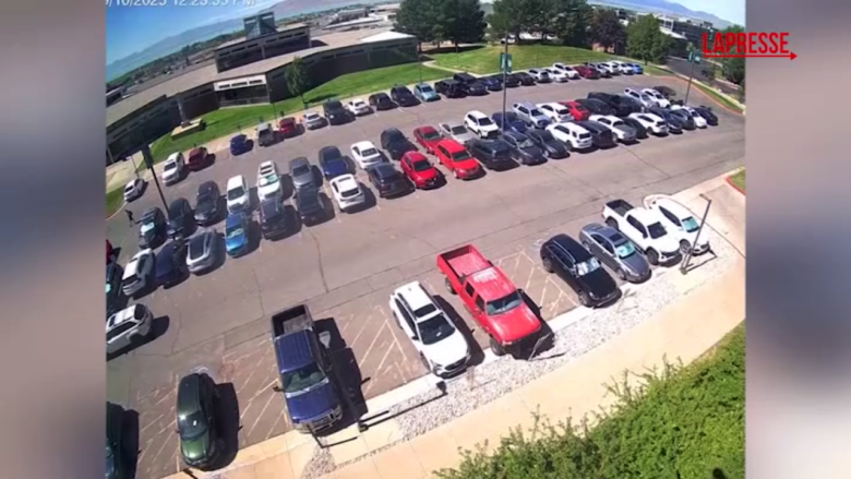 Charlie Kirk, il video del presunto killer in fuga: le immagini dalla telecamera a circuito chiuso