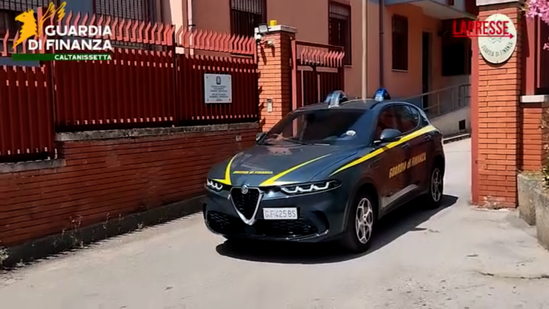 Caltanissetta, contrabbandava tabacco Gutka e Snus: le immagini del sequestro