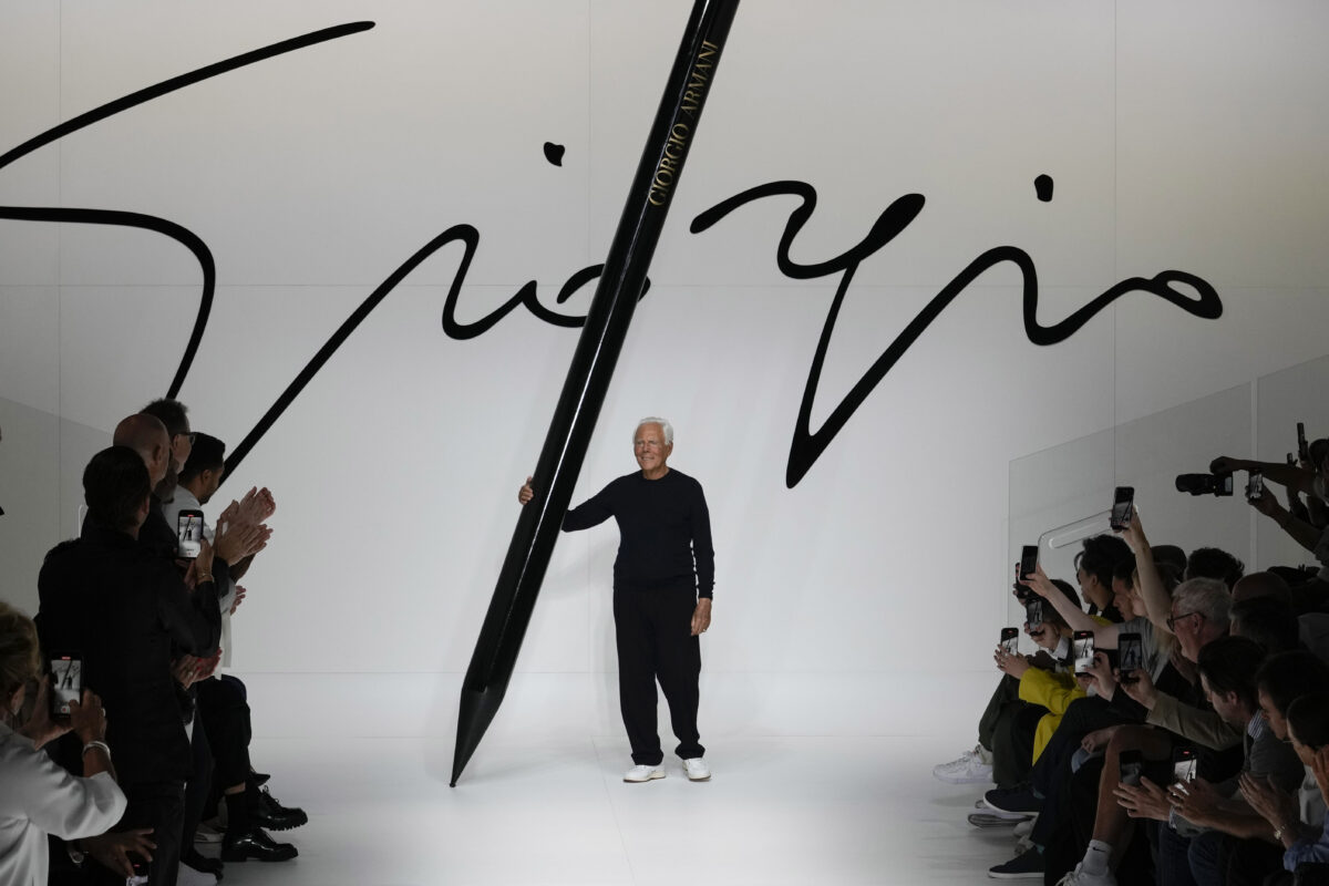 testamento armani dal quadro di warhol all8217orso di bronzo a chi vanno i beni dello stilista