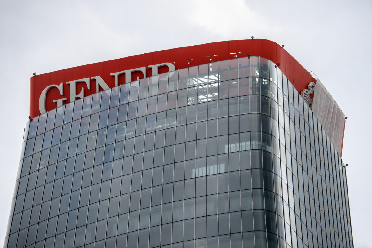 crollo insegna torre generali 10 indagati dalla procura di milano