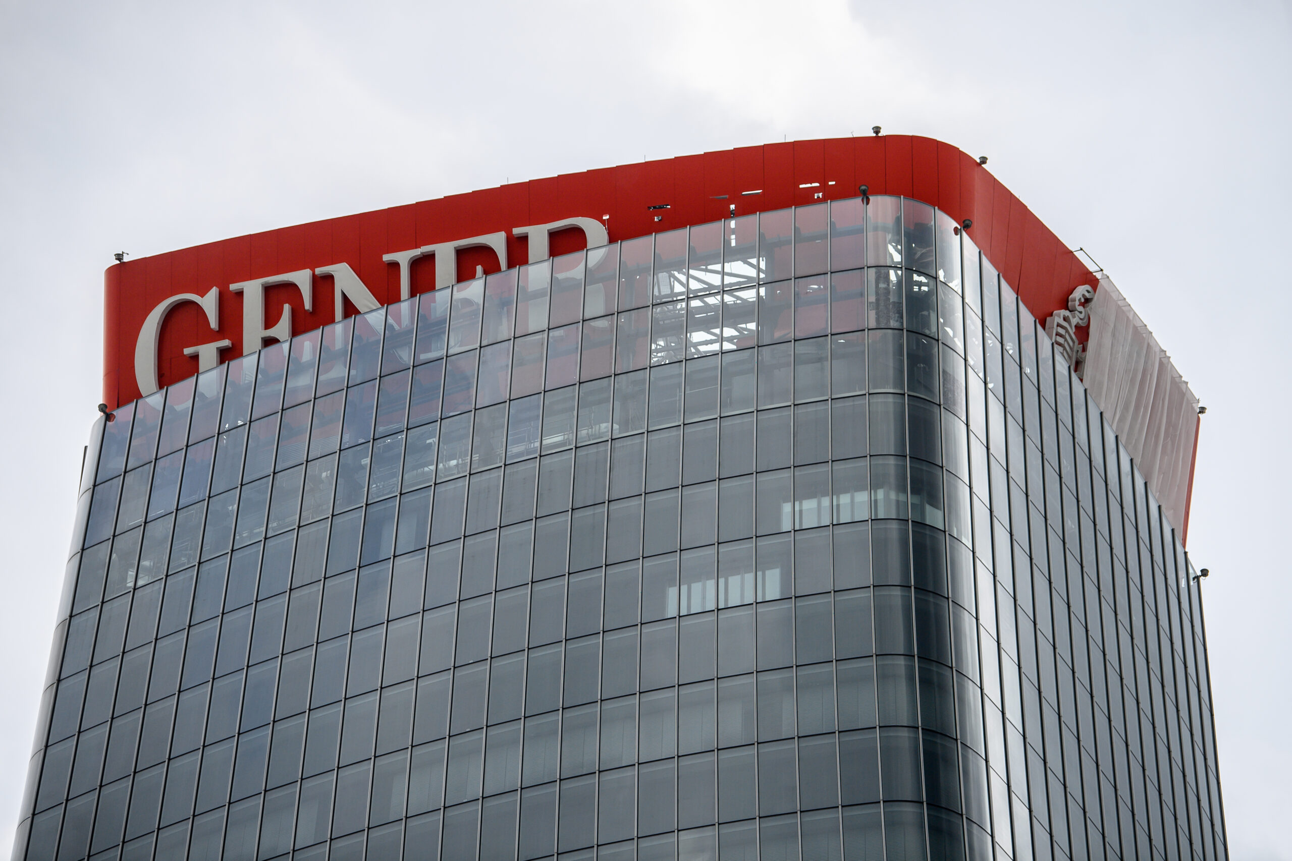 Crollo insegna Torre Generali: 10 indagati dalla Procura di Milano Crollo insegna Torre Generali: 10 indagati dalla Procura di Milano