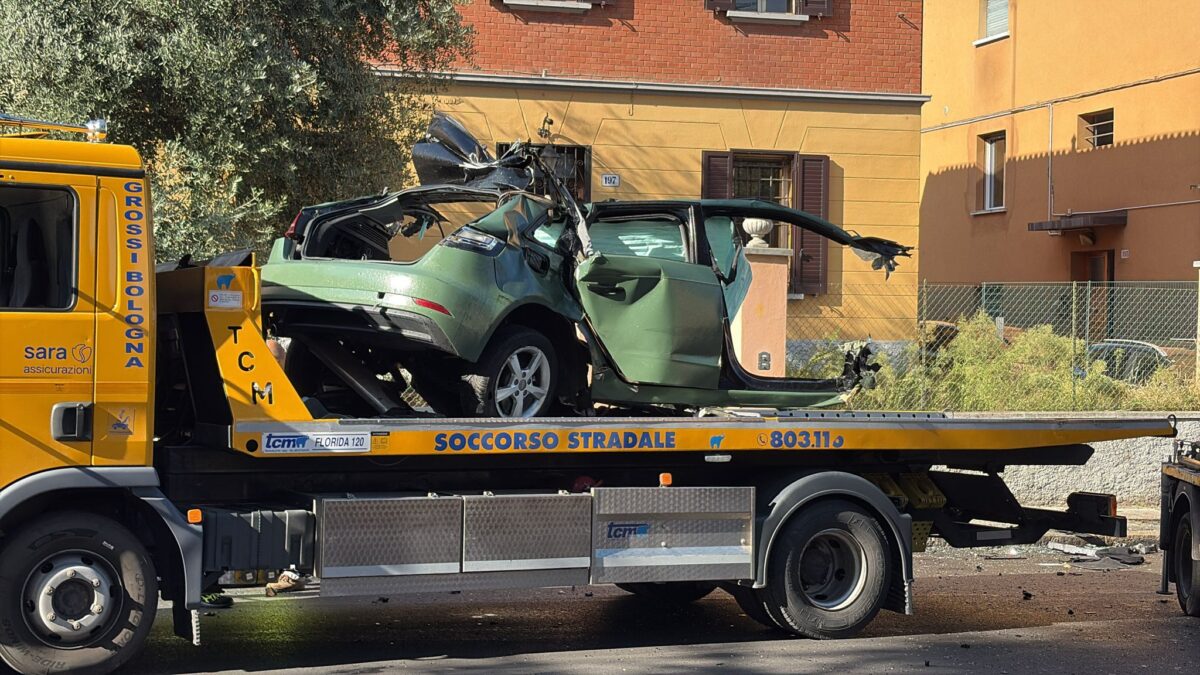 bologna incidente durante un inseguimento con la polizia morto 18enne