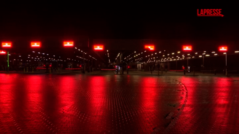 Polonia, chiuso il confine orientale con la Bielorussia: le immagini delle frontiere