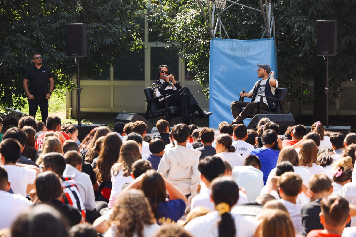 Ghali incontra gli studenti della sua scuola media: “Sapevo che la musica mi avrebbe aiutato” Ghali incontra gli studenti della sua scuola media: “Sapevo che la musica mi avrebbe aiutato”