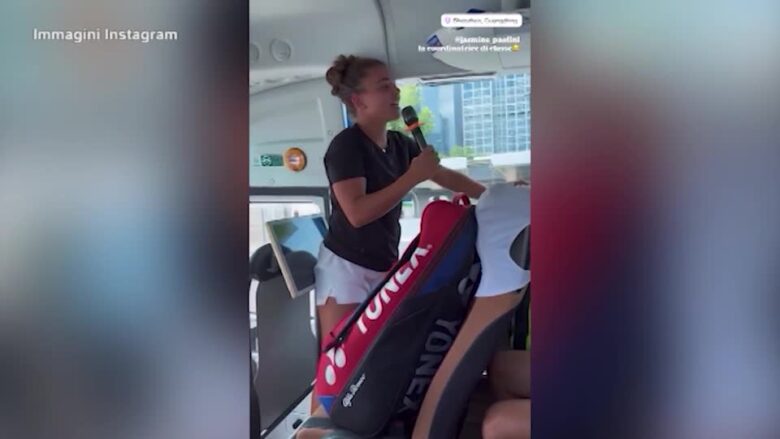 Jasmine Paolini “coordinatrice di classe”: il simpatico siparietto sul bus a Shenzhen