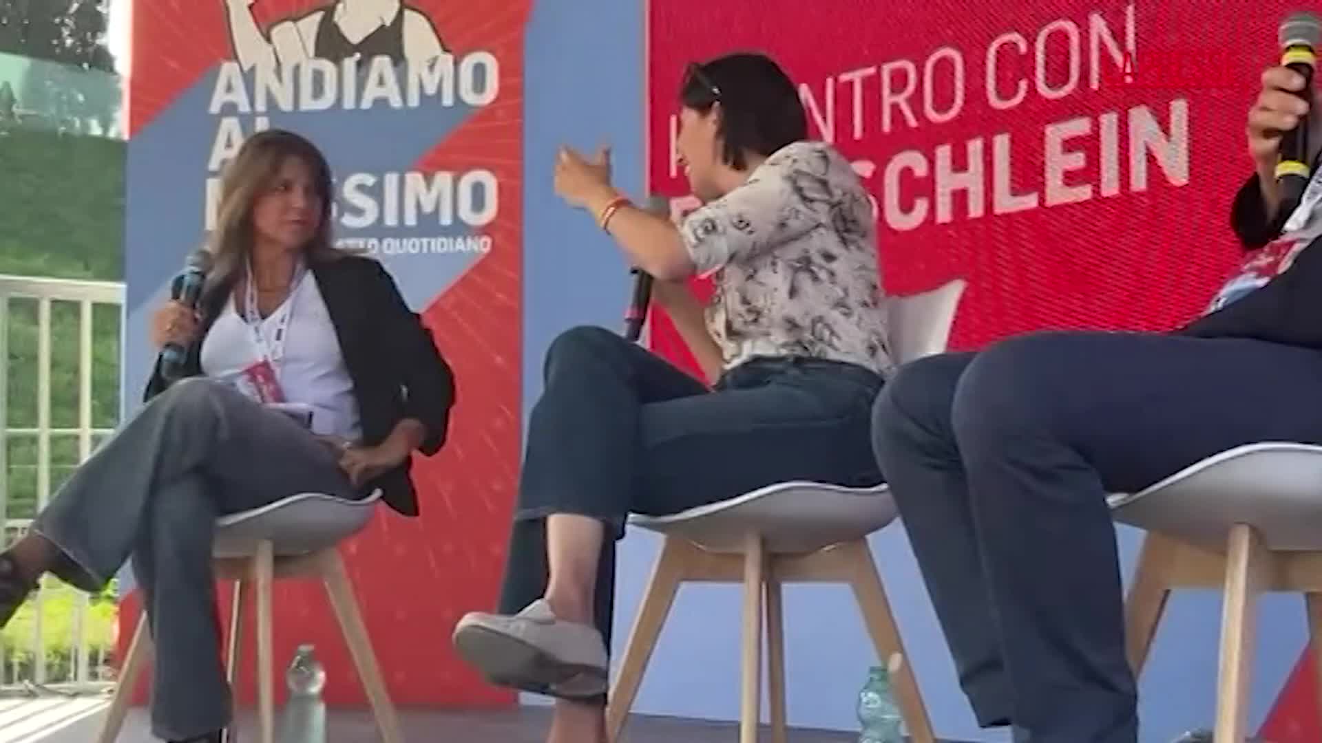schlein fischiata alla festa del fatto quotidiano interviene travaglio rispettiamo