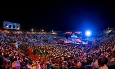 Carlo Conti e l’appello alla pace ai Tim Music Awards