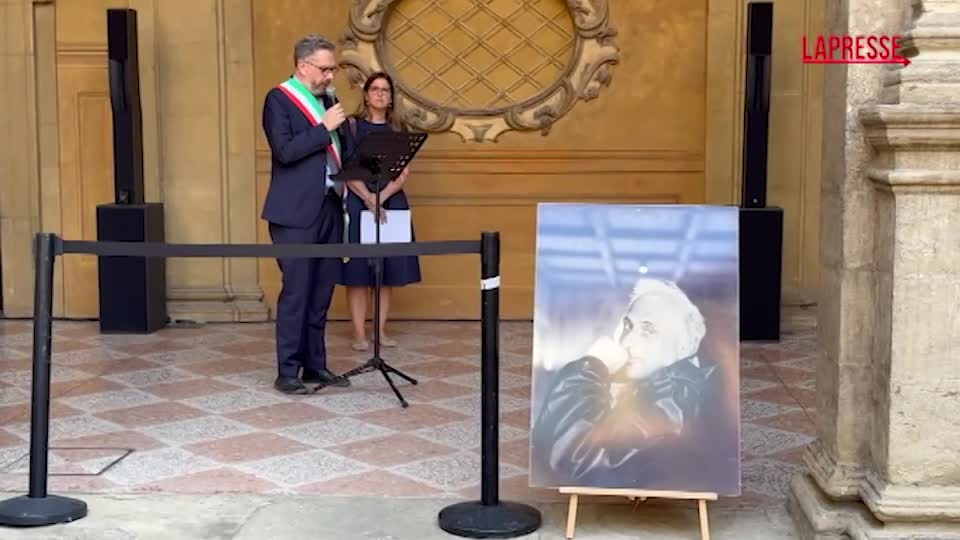 Stefano Benni, il sindaco di Bologna Lepore: "Ha amato e aiutato la città senza mai bisogno di farsi pubblicità" Stefano Benni, il sindaco di Bologna Lepore: "Ha amato e aiutato la città senza mai bisogno di farsi pubblicità"