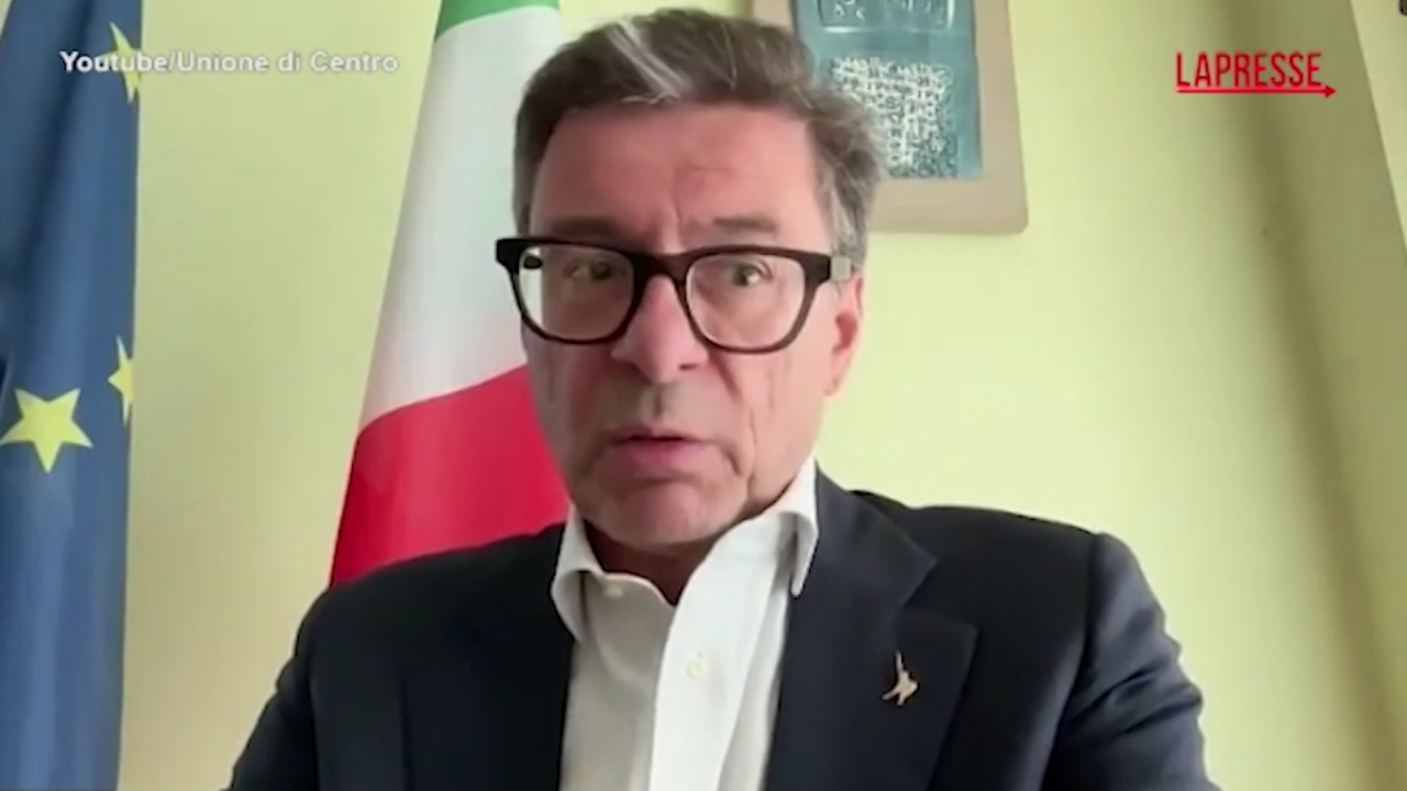 Banche, Giorgetti: "Non abbiamo controllo di Mps come qualcuno pensa" Banche, Giorgetti: "Non abbiamo controllo di Mps come qualcuno pensa"