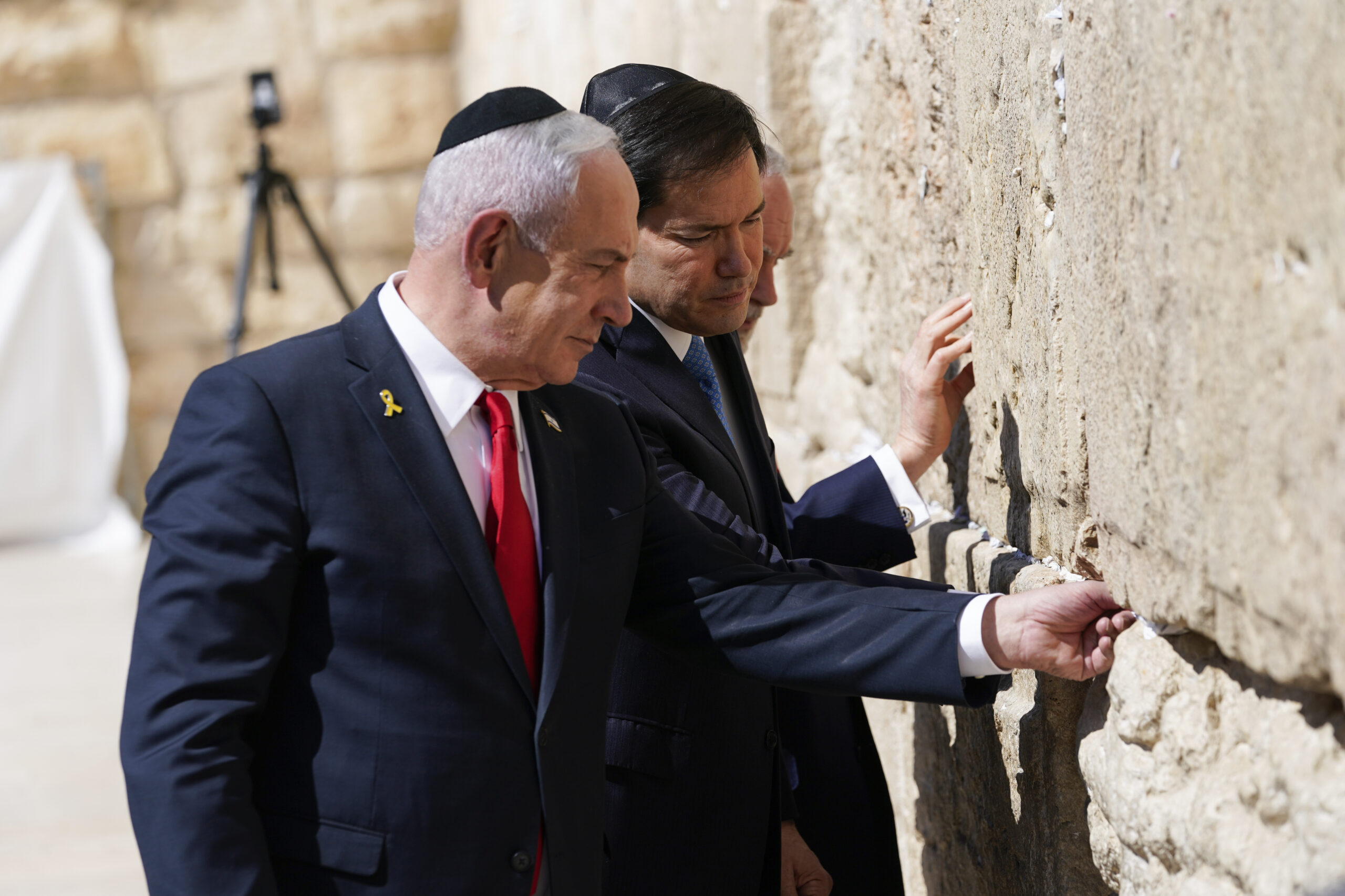 Gaza, Rubio in Israele: con Netanyahu al Muro del Pianto. Gaza, Rubio in Israele: con Netanyahu al Muro del Pianto.