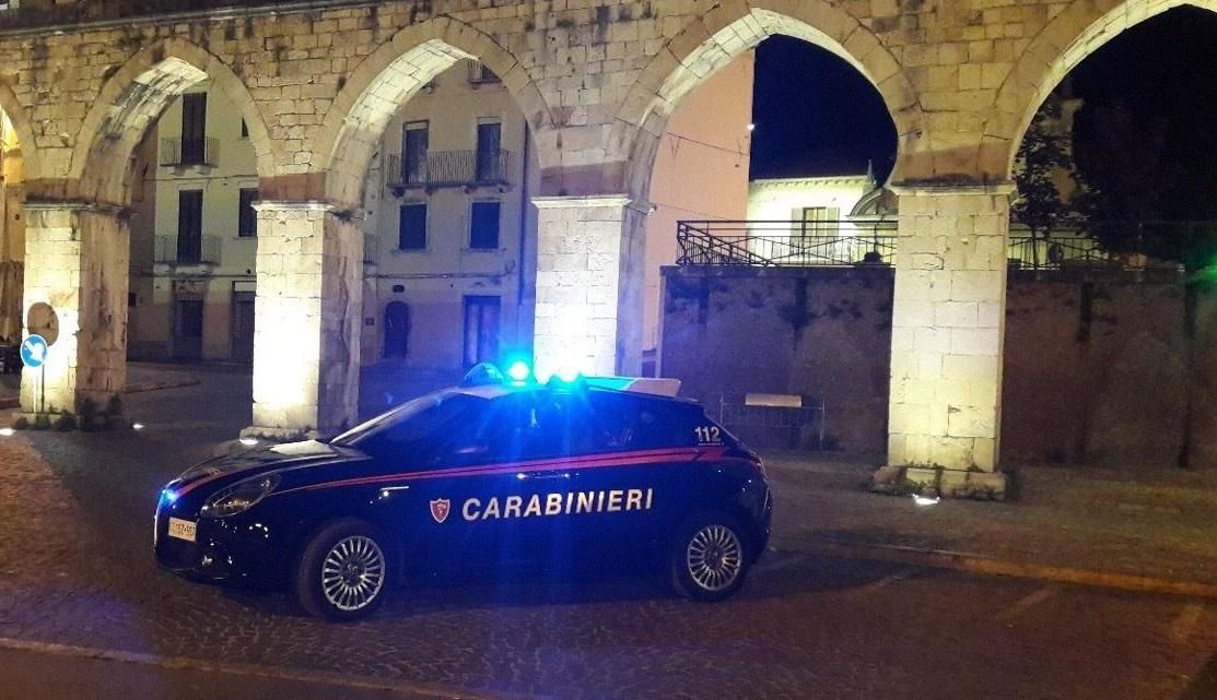 Sulmona, violentano 12enne e postano video su WhatsApp: due indagati