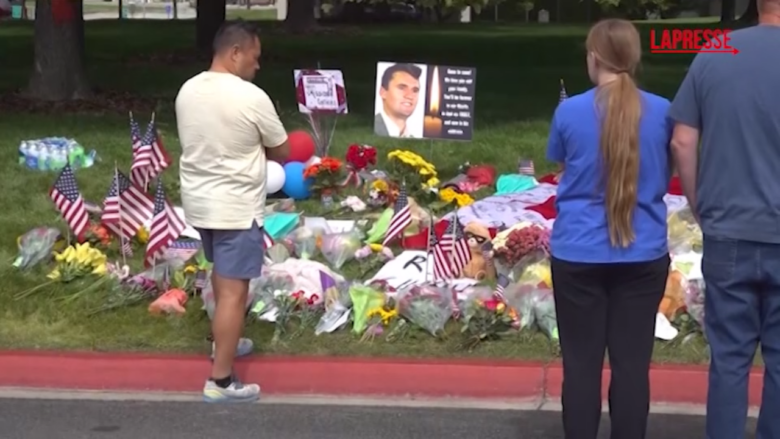Charlie Kirk, fiori e commozione al memoriale allestito presso la Utah Valley University