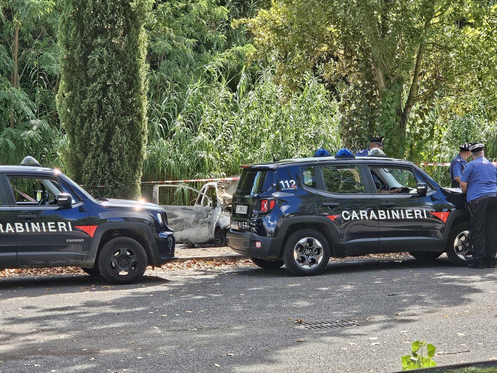 Latina, 25enne muore carbonizzato in auto a Sermoneta Latina, 25enne muore carbonizzato in auto a Sermoneta