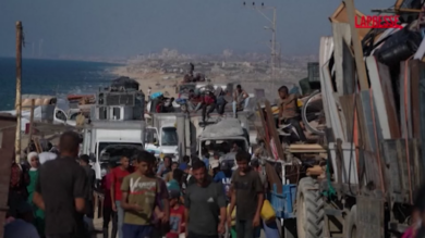 Gaza, prosegue l'esodo di migliaia di palestinesi a causa dei raid israeliani