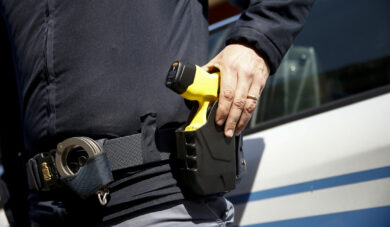 Reggio Emilia, 41enne muore dopo essere stato fermato con taser da polizia