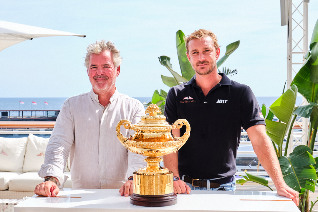 admiral8217s cup yacht club de monaco celebra la vittoria accogliendo il trofeo
