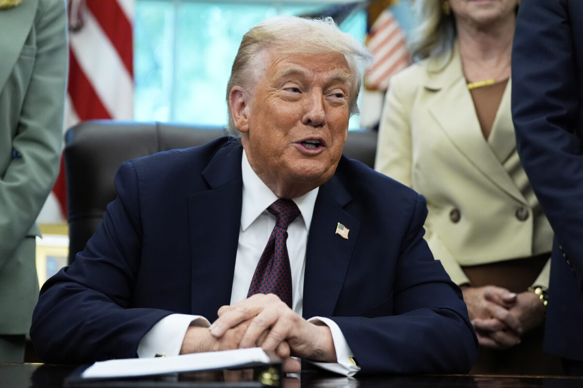 trump annuncia una causa da 15 miliardi di dollari contro il new york times