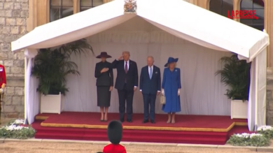 Trump a Londra, gli inni nazionali durante la cerimonia di benvenuto al Castello di Windsor