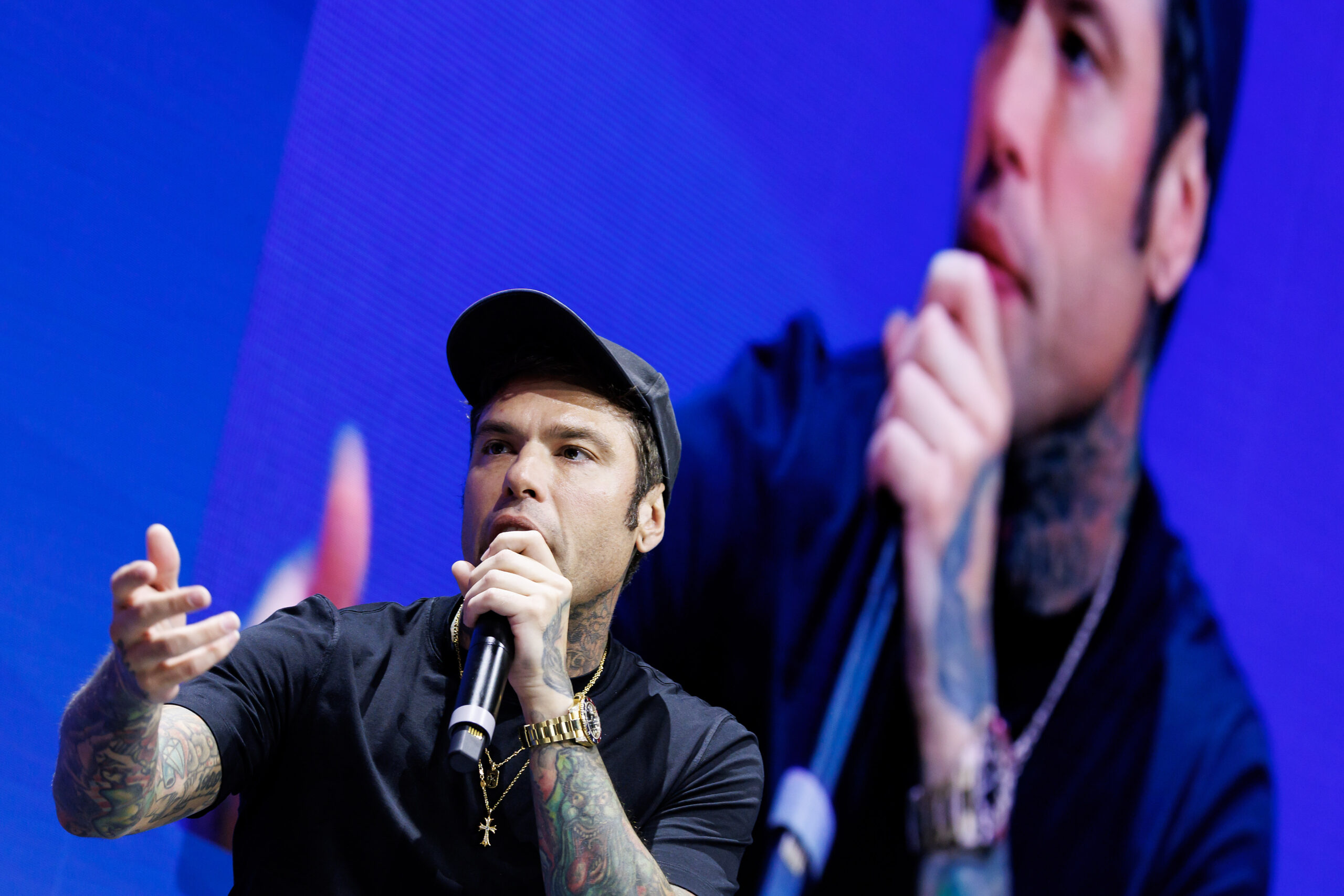 Fedez e Sinner “con l’accento di Hitler”, anche la Germania insorge