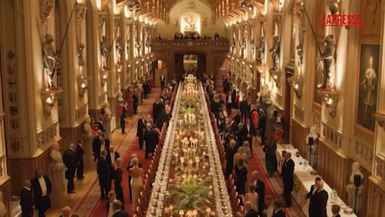 Trump a Londra, la processione reale con Re Carlo III al banchetto di Stato Usa-Gb