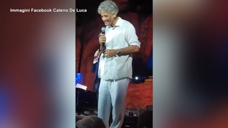 Fiorello scherza su Cateno De Luca: “In caso di guerra affiderei l’esercito a lui: tutti con i sacchetti dell’umido”