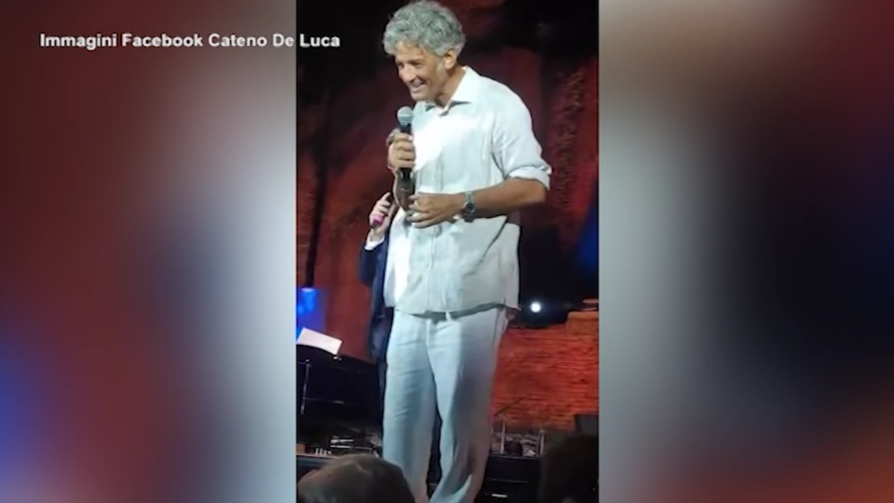 fiorello scherza su cateno de luca in caso di guerra affiderei l8217esercito a lui 160tutti con i sacchetti dell8217umido