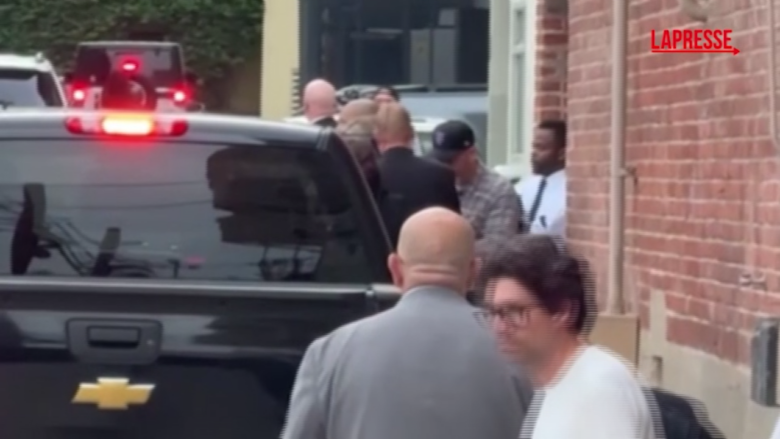 Jimmy Kimmel, il conduttore lascia il suo teatro a Hollywood dopo la sospensione dello show