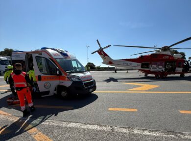 Genova, bimbo di 7 anni cade dalla finestra della scuola: è grave