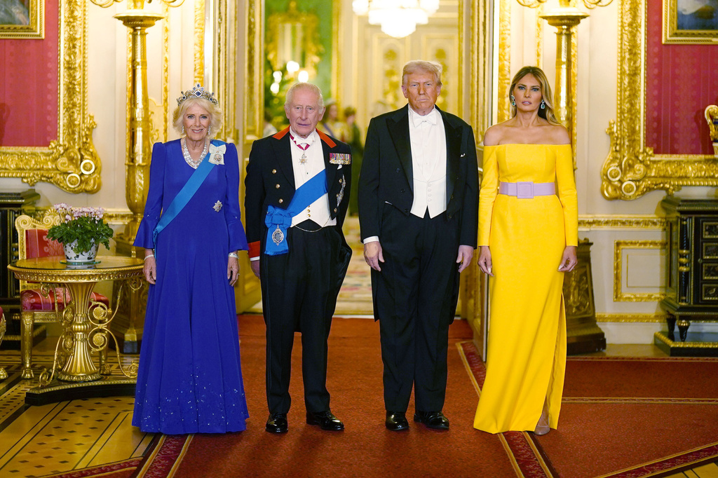 Galleria foto 'Trump a Londra, la cena di gala a Windsor e i look di Melania e della principessa Kate: le foto' - foto 2