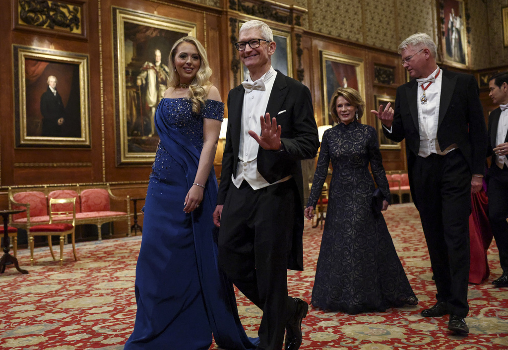 Galleria foto 'Trump a Londra, la cena di gala a Windsor e i look di Melania e della principessa Kate: le foto' - foto 12
