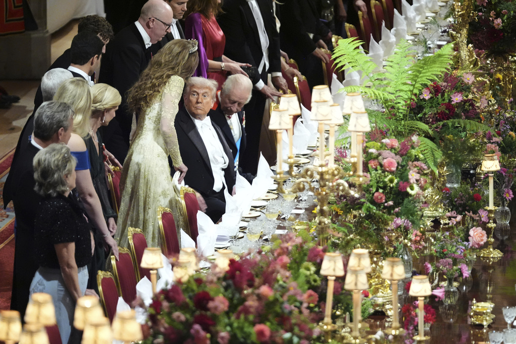 Galleria foto 'Trump a Londra, la cena di gala a Windsor e i look di Melania e della principessa Kate: le foto' - foto 15
