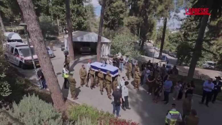 Israele, a Gerusalemme i funerali di uno dei due soldati uccisi al valico con la Giordania