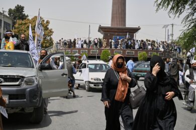 Afghanistan, talebani vietano libri scritti da donne nelle università