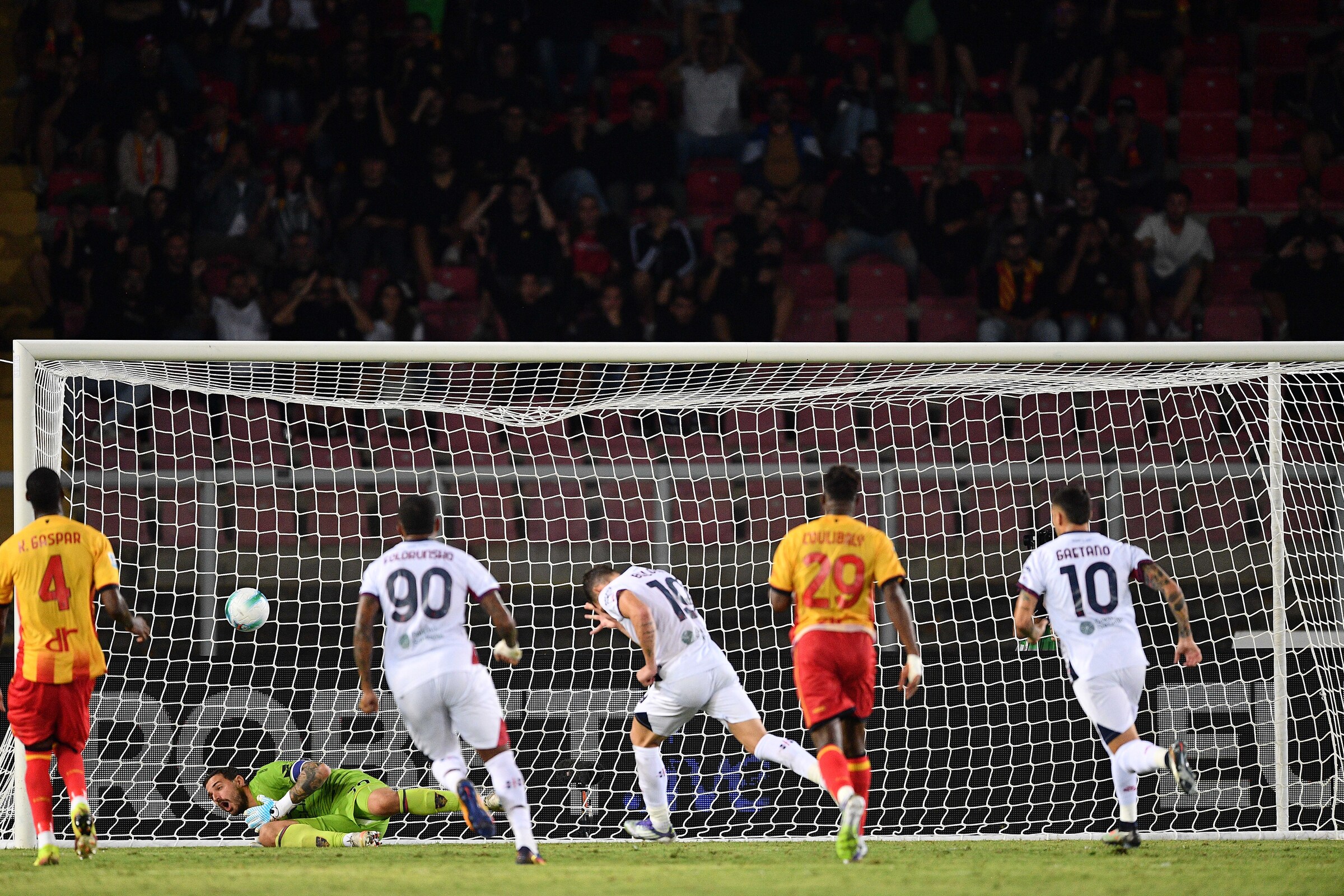 Serie A, Lecce-Cagliari 1-2: doppietta decisiva di Belotti