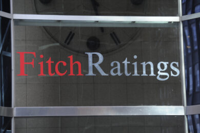 Fitch alza il rating dell’Italia a BBB+: outlook stabile