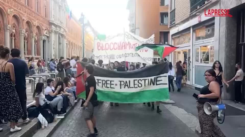 Milano, decine di persone al corteo ProPal: slogan contro Israele