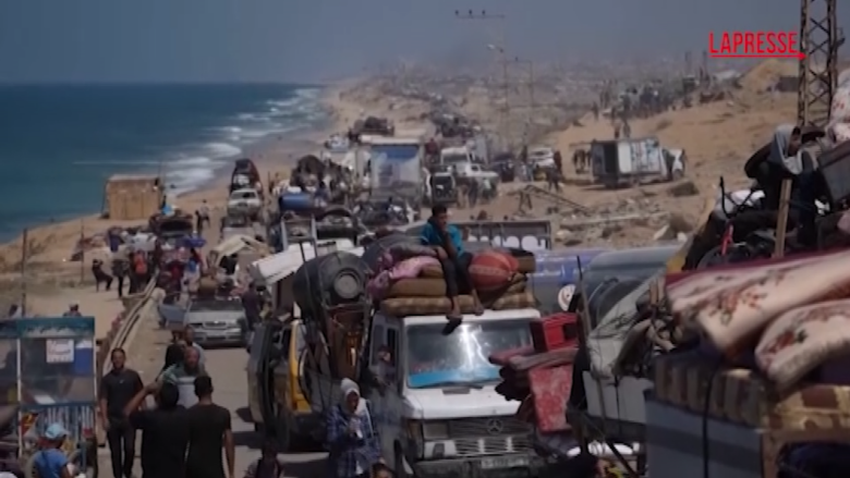 Gaza, prosegue l'esodo dei palestinesi: le immagini dalla Striscia