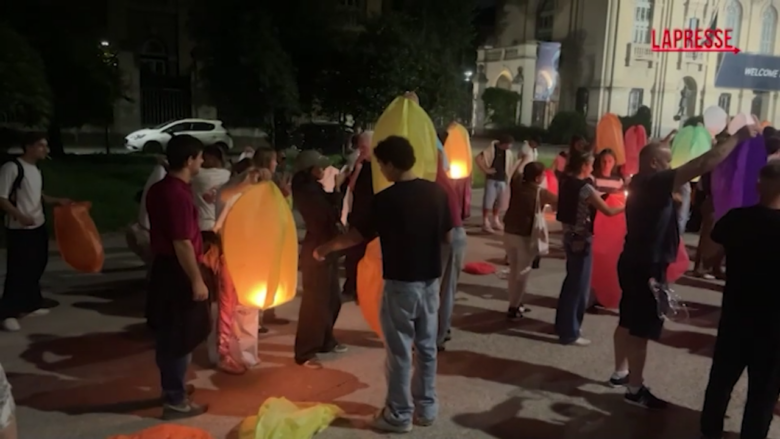Milano, lanterne luminose per ricordare Matteo Barone