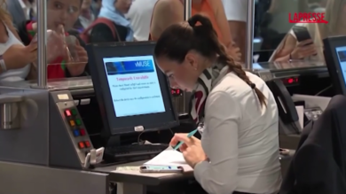 Cyberattacco: caos all’aeroporto Bruxelles, centinaia di passeggeri in attesa di informazioni