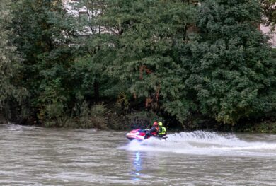 Trentino, si tuffa nel lago di Garda e annega: morta 48enne