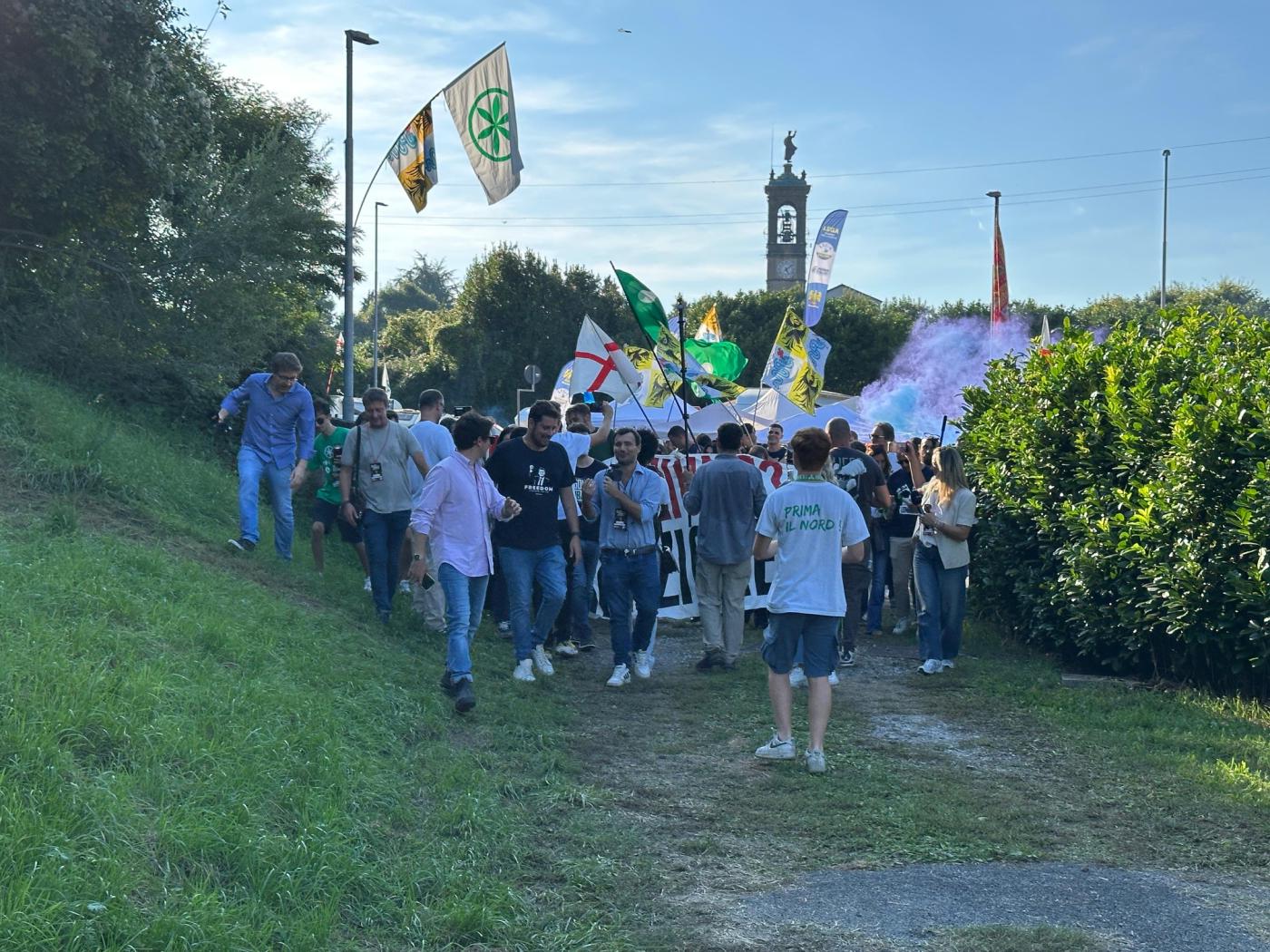 Pontida, primo giorno del raduno della Lega. Salvini: “Non ci cancelleranno mai. Veneto? Spero Stefani governatore” Pontida, primo giorno del raduno della Lega. Salvini: “Non ci cancelleranno mai. Veneto? Spero Stefani governatore”