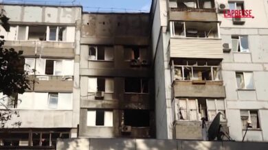Ucraina, missili russi su Dnipro: colpito un condominio