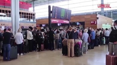 Cyberattacco, problemi tecnici anche a Berlino-Brandeburgo: il caos all'aeroporto tedesco
