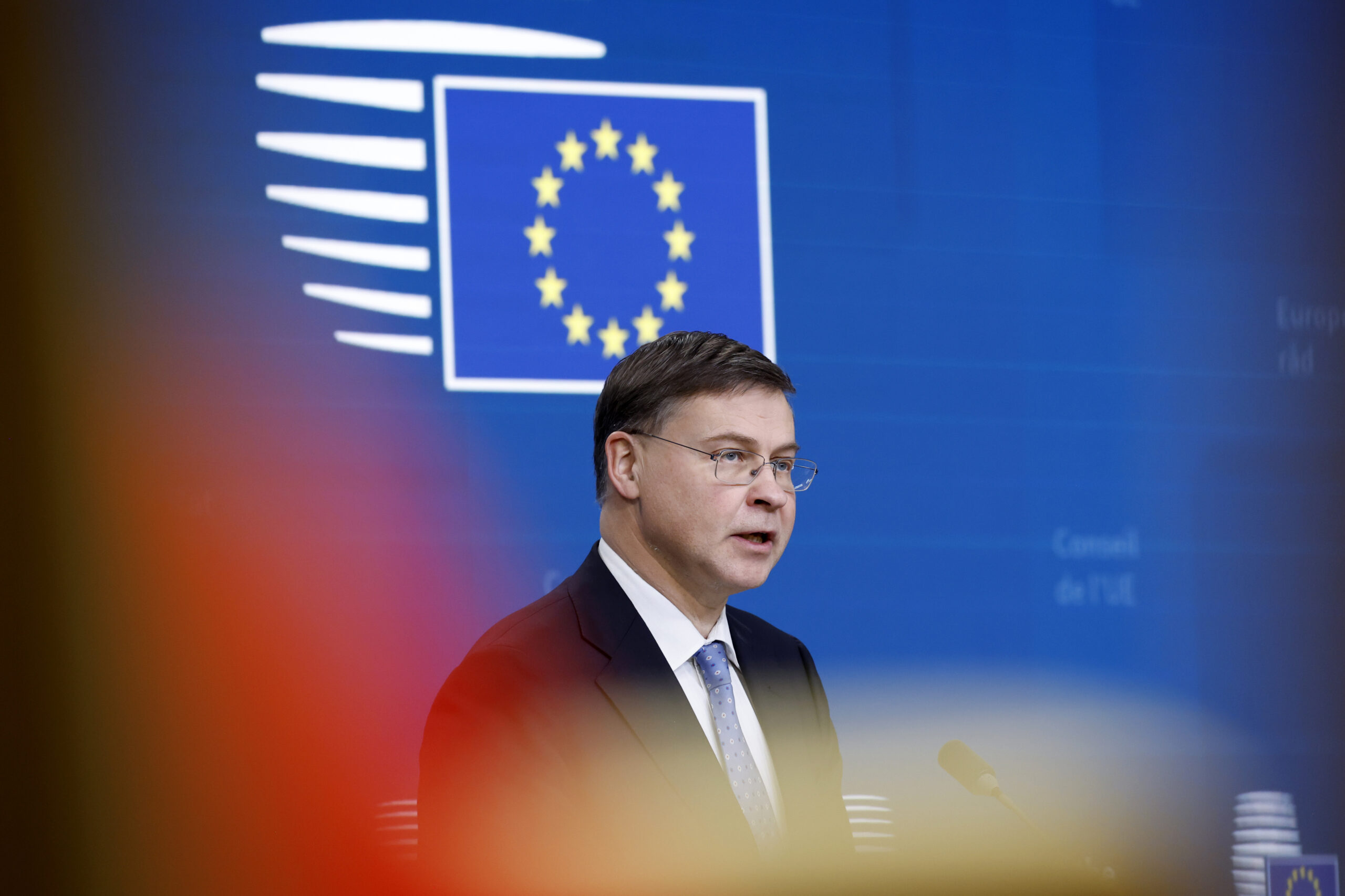Ecofin, Dombrovskis: “Bene l’ambizione dell’Italia di ridurre il deficit sotto il 3% del Pil”
